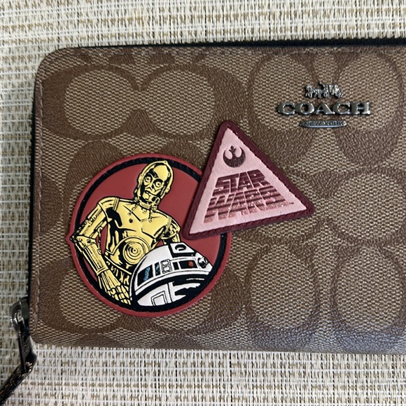 COACH X STAR WARS Accordion
Zip Wallet In Signature
Canvas With Patches EUC - Picture 7 of 10